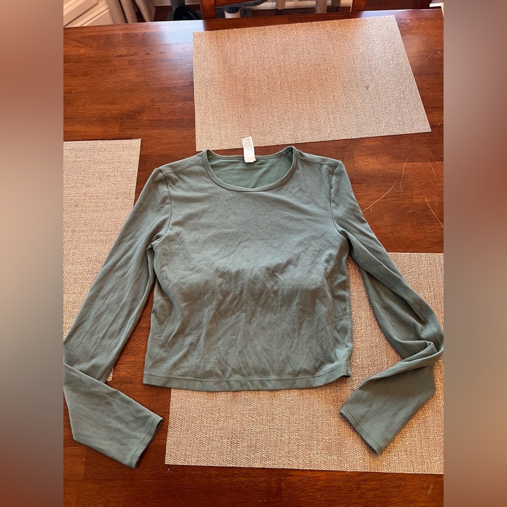 Yogalicious top.‎